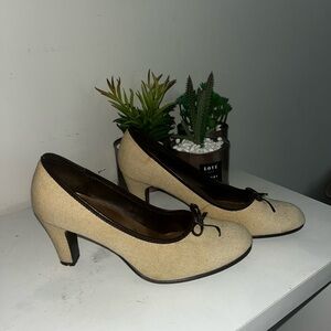 Elegant Cream Heels with Bow Accent